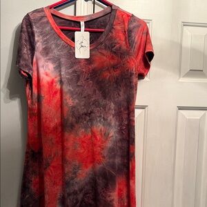 Boutique 9 Red and Gray Tie-Dye Short Sleeve Tunic
